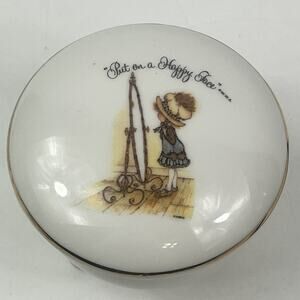 Holly Hobbie Porcelain Footed Trinket Box “Put On A Happy Face” Japan 1973 VTG